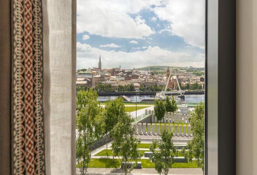 اتاق سوپریور, The Ebrington