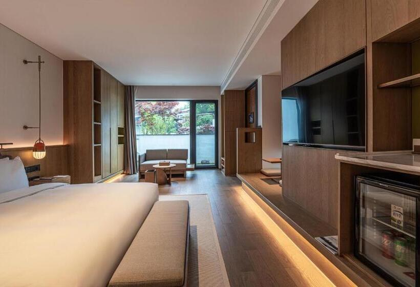 Номер Superior Кровать Кинг, Wishgarden Resort
