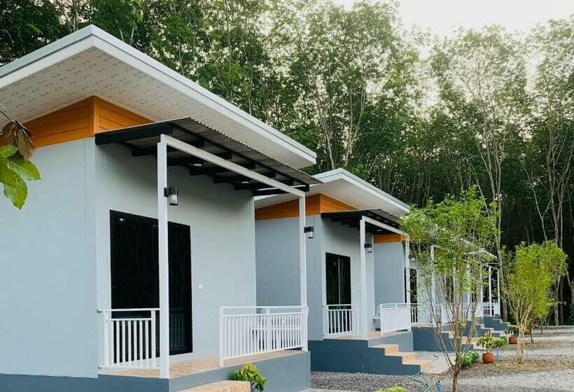 스탠다드 발코니 룸, Suanvadee Resort สวนวดี รีสอร์ท