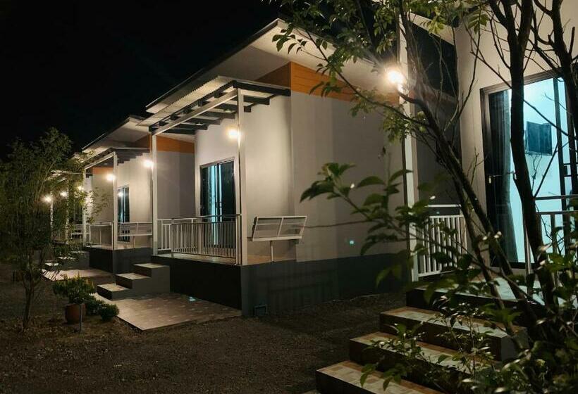 스탠다드 발코니 룸, Suanvadee Resort สวนวดี รีสอร์ท