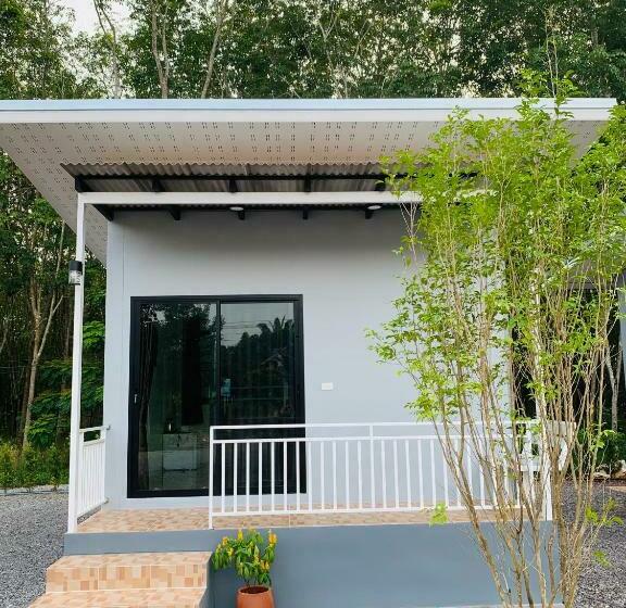 스탠다드 발코니 룸, Suanvadee Resort สวนวดี รีสอร์ท
