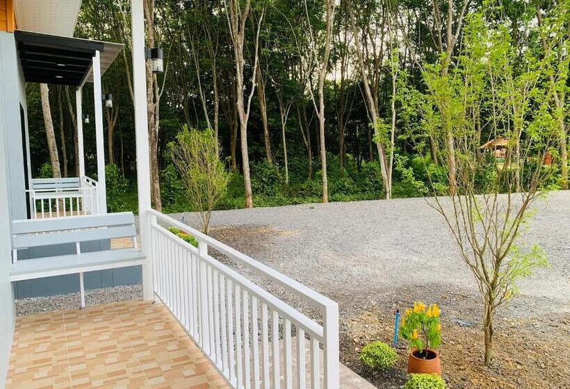 스탠다드 발코니 룸, Suanvadee Resort สวนวดี รีสอร์ท