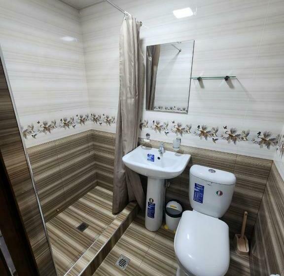 اتاق استاندارد سه نفره, Yusuf Gold House
