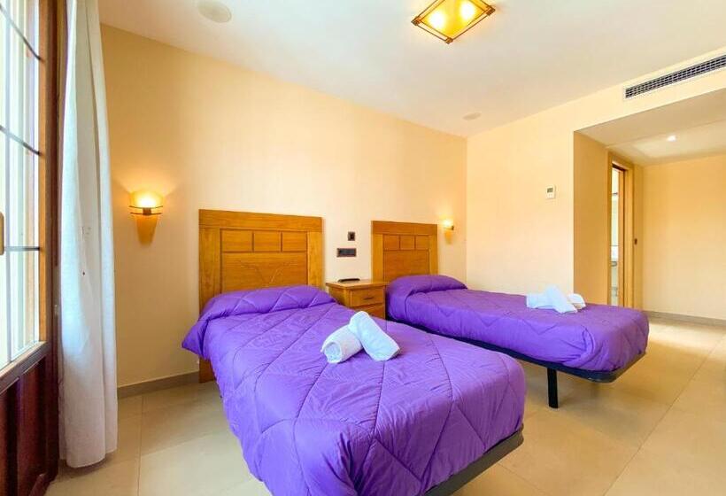 Номер Стандарт с Балконом, Hostal Ainoa
