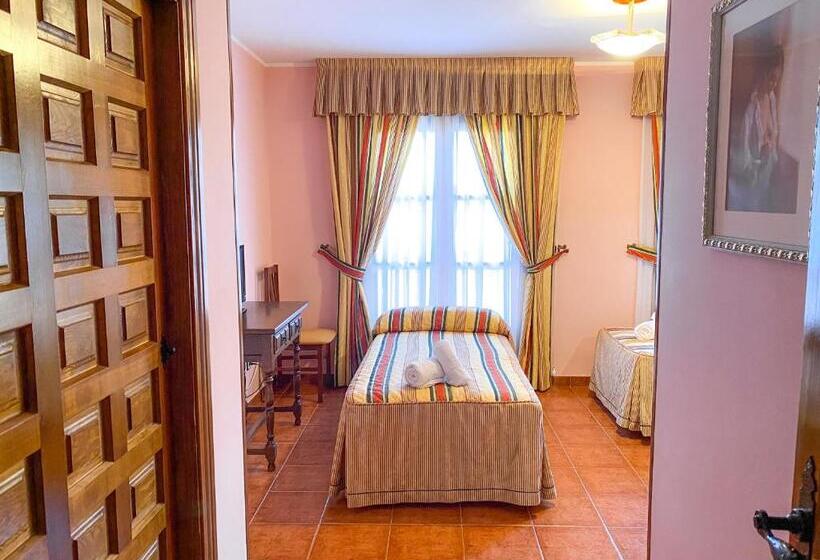 Трехместный Номер Стандарт с Балконом, Posada Los Leones