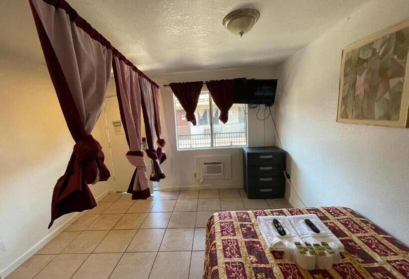 חדר סטודיו סטנדרד, Crown Inn & Suites