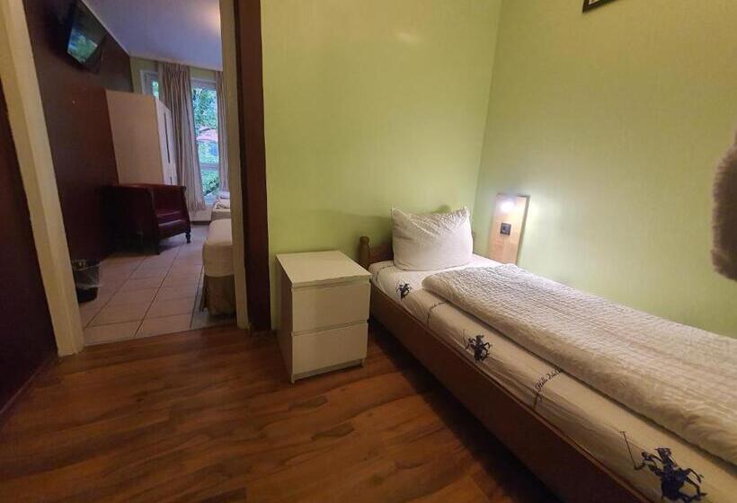 Quarto Quádruplo Estandar, Ambiente By Next Inn