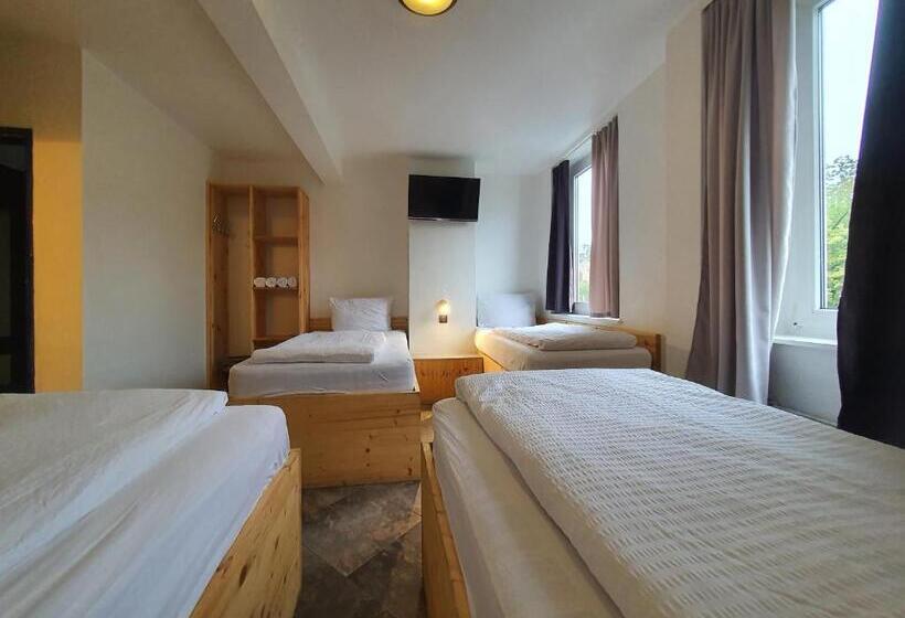Quarto Quádruplo Estandar, Ambiente By Next Inn