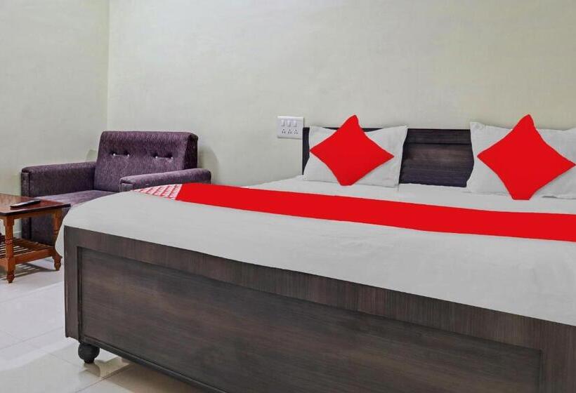 اتاق کلاسیک سه تخته, Oyo Flagship 70252  Samridhi