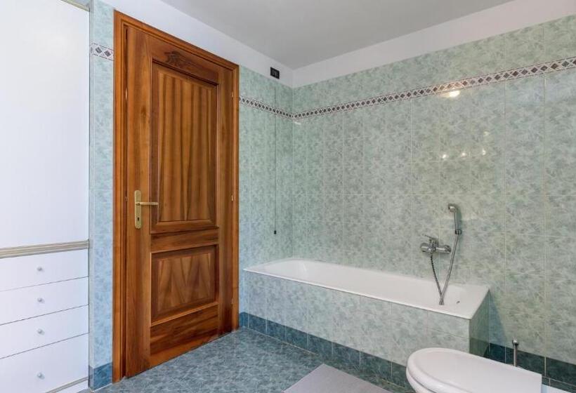 Семейный Номер, B&b Lawanda