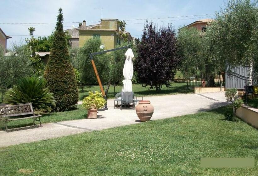 اتاق لوکس, Il Giardino Degli Ulivi