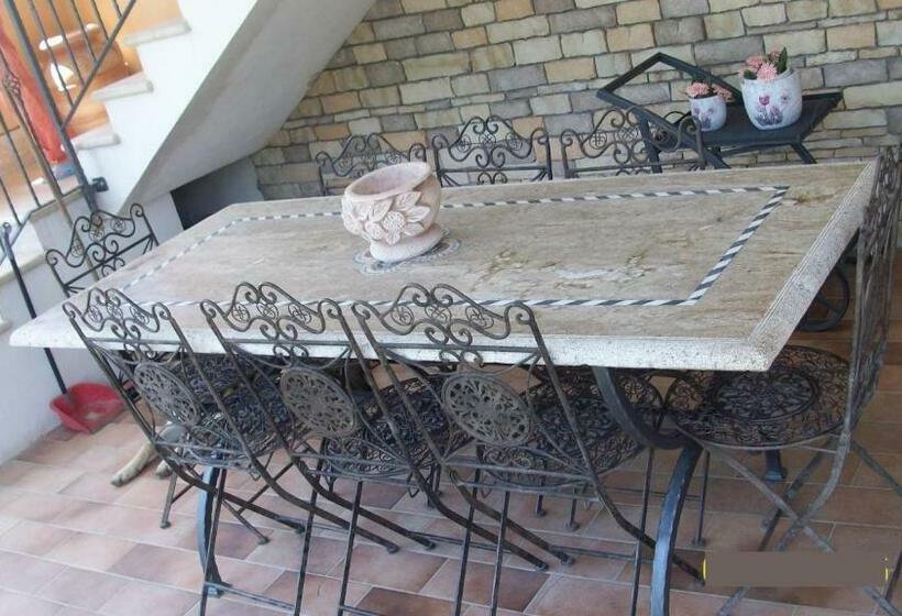 اتاق لوکس, Il Giardino Degli Ulivi