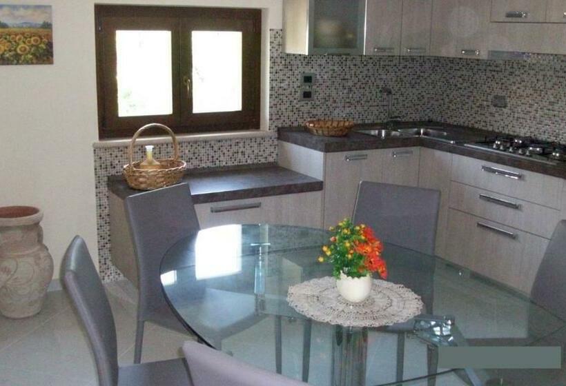 اتاق لوکس, Il Giardino Degli Ulivi