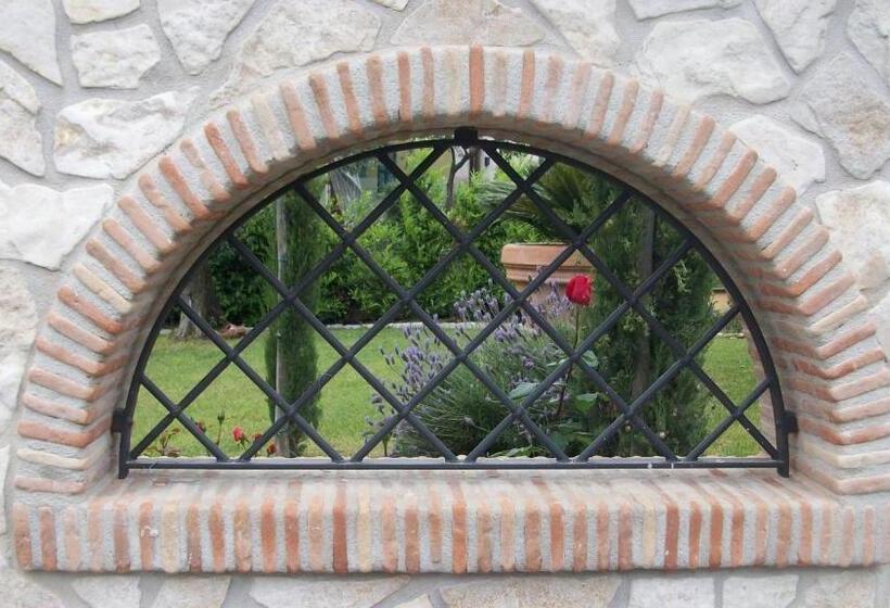 اتاق لوکس, Il Giardino Degli Ulivi