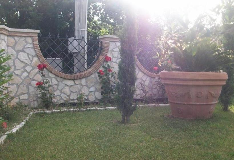 اتاق لوکس, Il Giardino Degli Ulivi
