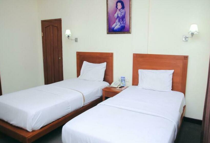 Номер Deluxe, Pia Hotel Pangkalpinang