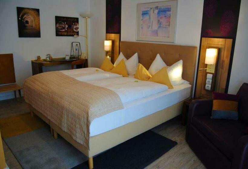 Quarto Estandar, Franconia City