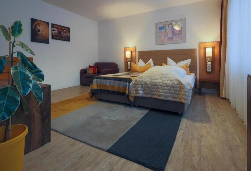 Quarto Estandar, Franconia City