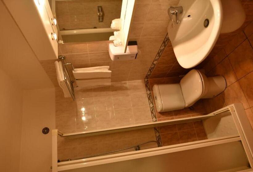 Номер Стандарт Трехместный, Hôtel Le Claridge