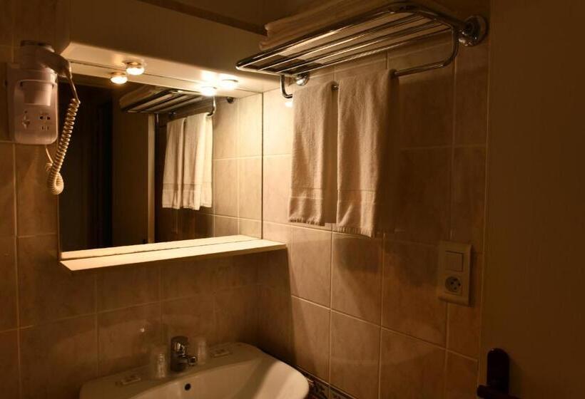 Семейный Номер, Hôtel Le Claridge