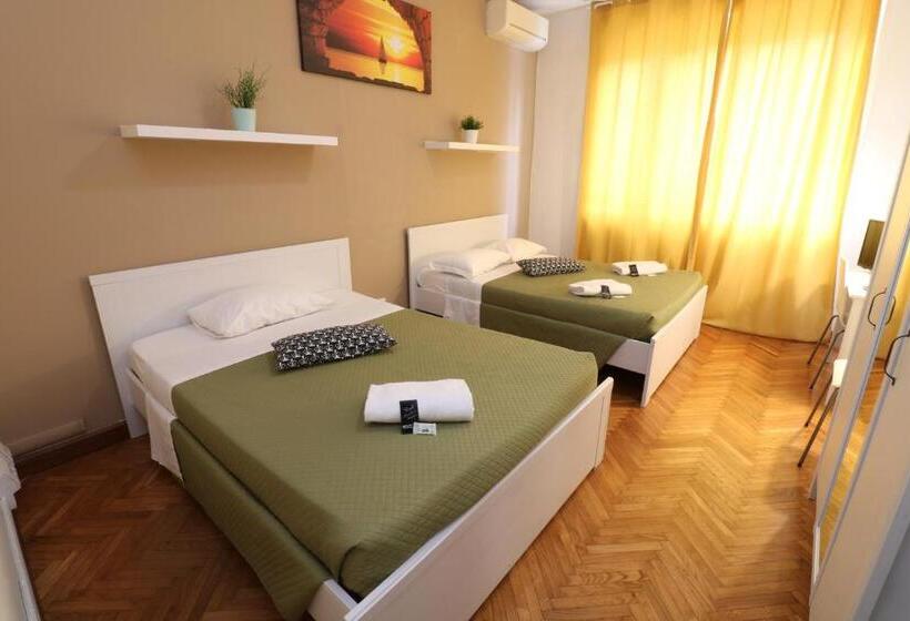 اتاق استاندارد چهارنفره با سرویس بهداشتی مشترک, Guest House Pirelli Milano