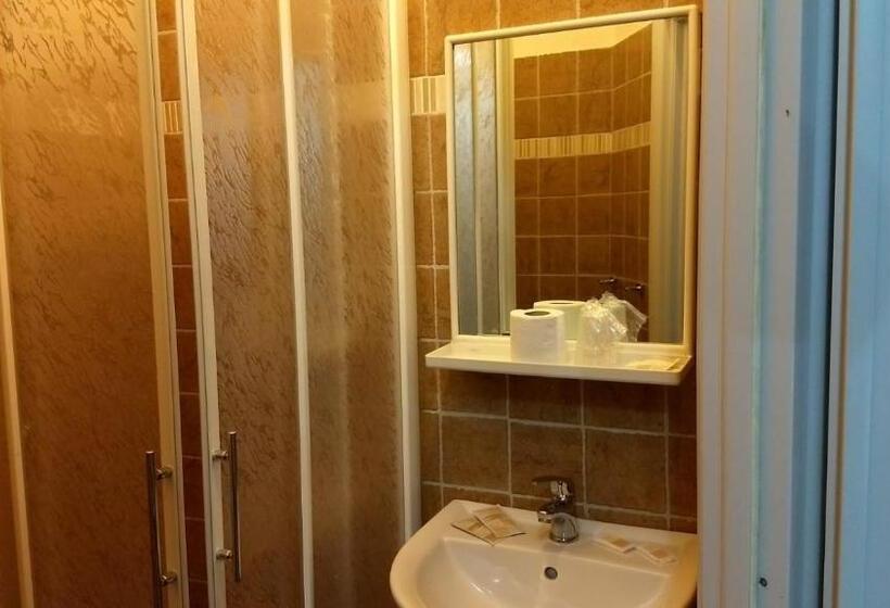 Connecting 1 Bedroom Apartment, Ristorante Miramare