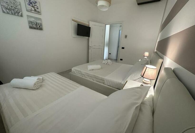 Quarto Triplo Estandar, Porto Cesareo