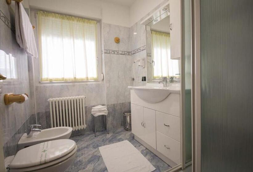 Четырехместный Номер Стандарт с Балконом, Residence Hotel Miralago