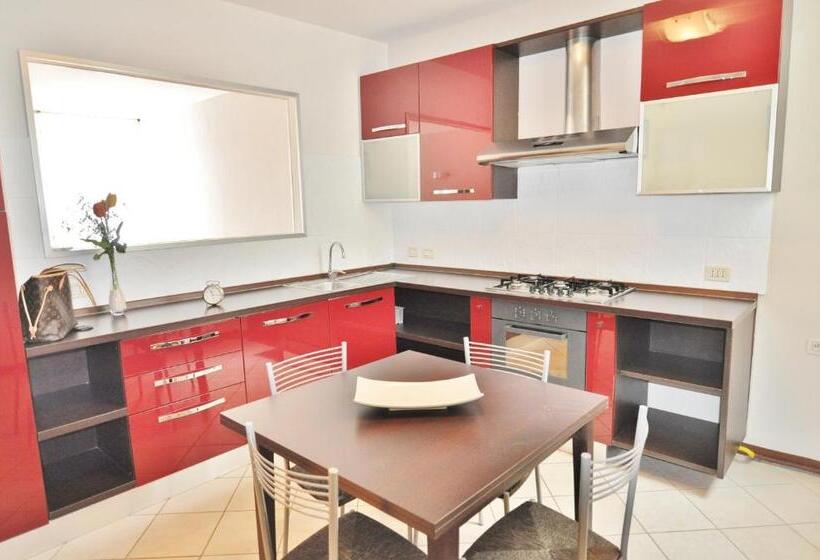 Apartamento 2 Dormitórios, Aromi Piccolo