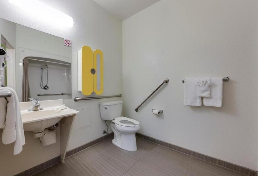 חדר סטנדרט מותאם לאדם עם מוגבלויות, Studio 6 Toronto   Mississauga With Kitchenettes