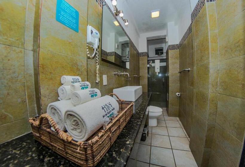 带一个卧室和一个阳台的海景公寓, Suites Nadia Puerto Vallarta