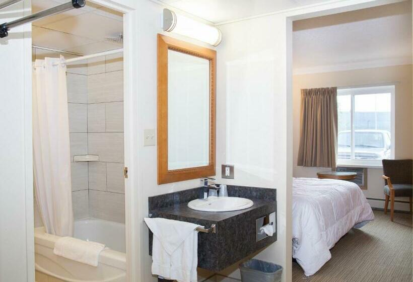 חדר סטנדרט עם מיטת קינג, Twin Pine Inn & Suites