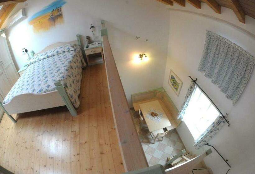 스탠다드 스튜디오, Agriturismo Sol De Montalto
