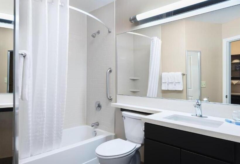 Люкс Deluxe Кровать Кинг, Candlewood Suites Grove City   Outlet Center, An Ihg