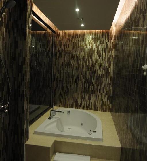 キングサイズベッドのデラックススイート, Pullman Istanbul Hotel & Convention Center