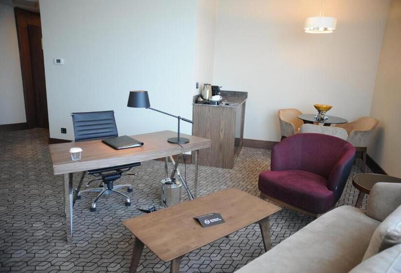 キングサイズベッドのデラックススイート, Pullman Istanbul Hotel & Convention Center