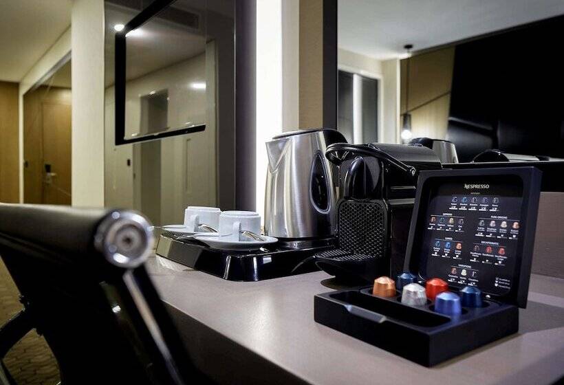 シティビューのデラックスルーム, Pullman Istanbul Hotel & Convention Center