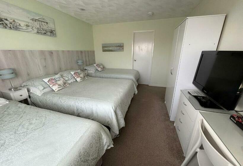 家庭间, Leeward House B&b