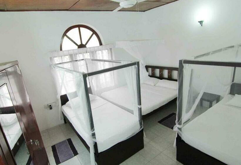 家庭间, 2in1 Kandy Hostel