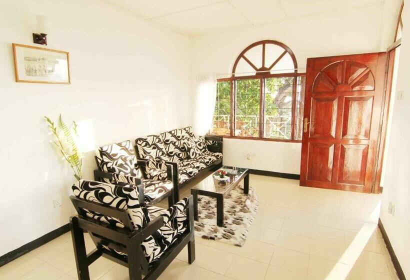 家庭间, 2in1 Kandy Hostel