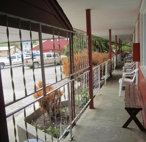 Семейный Номер, Big Horn Motel