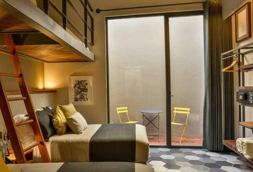 Family Suite, Criol