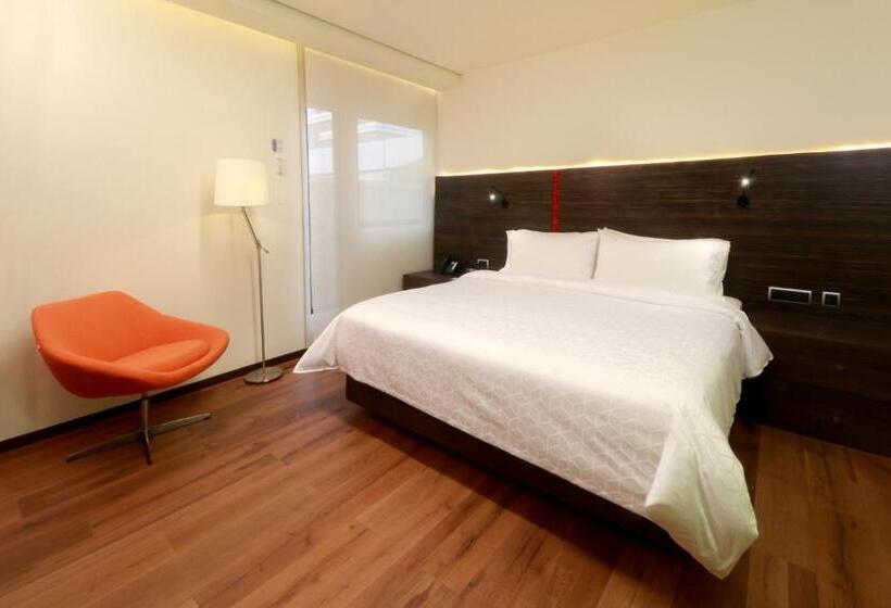 스위트 킹사이즈 침대, Holiday Inn Express Mexico Aeropuerto, An Ihg