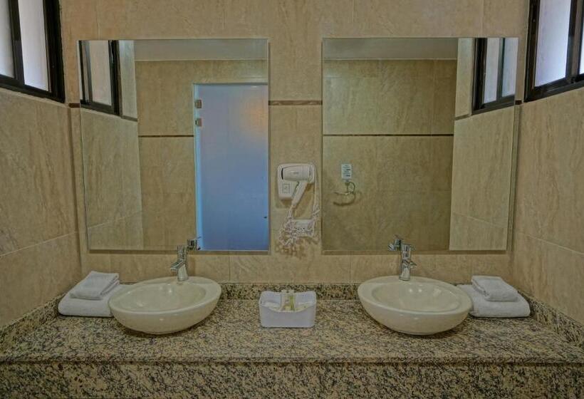 스위트, Nammbu Beach Front Bungalows