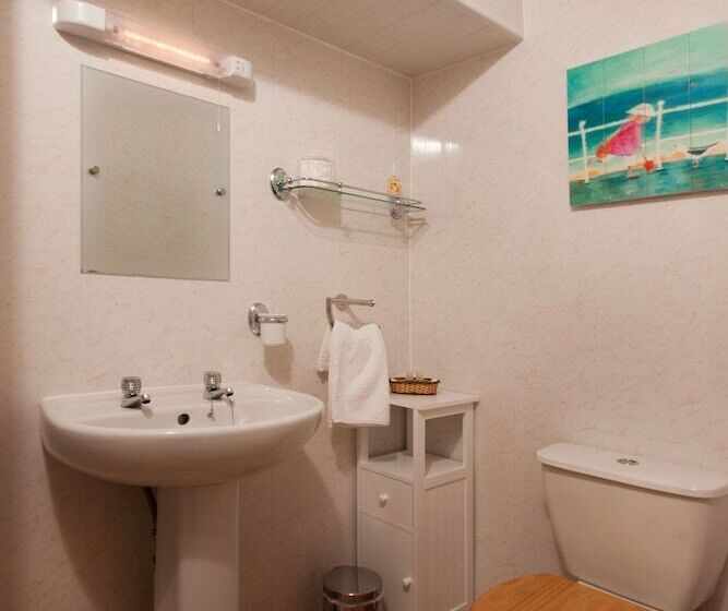Семейный Номер, The Collingdale Guest House