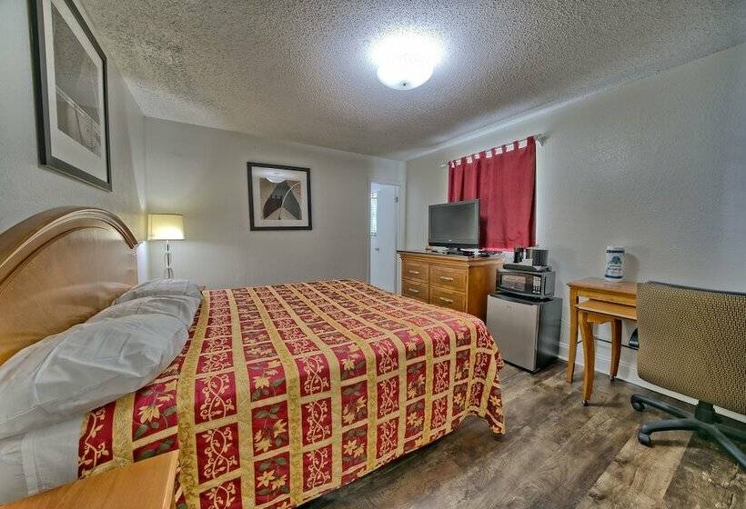 Апартаменты 1 Спальня Вид на Бассейн, Aqua View Motel
