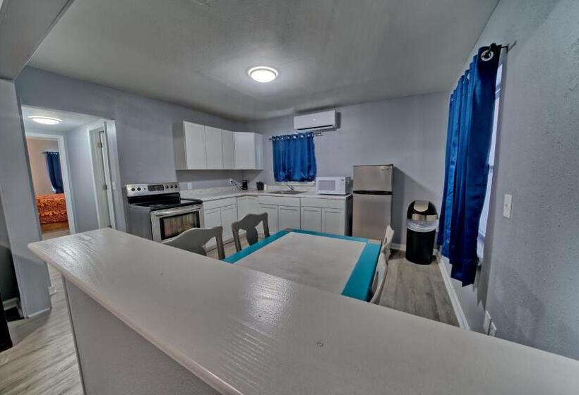 شقة غرفة واحدة مطلة على حمام السباحة, Aqua View Motel