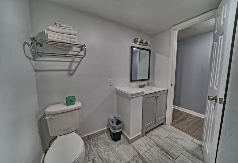 Апартаменты 1 Спальня Вид на Бассейн, Aqua View Motel