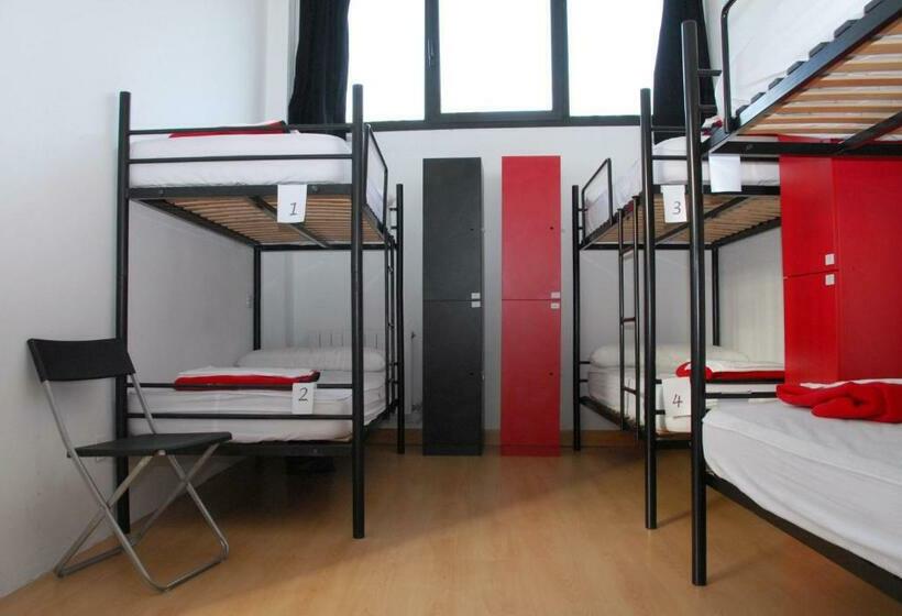 Кровать в Общей Комнате, Bilbao Akelarre Hostel
