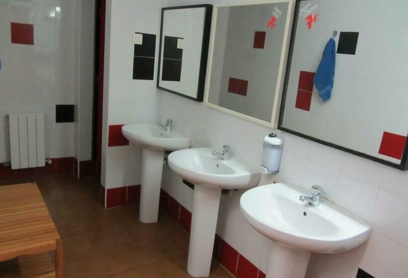 Кровать в Общей Комнате, Bilbao Akelarre Hostel